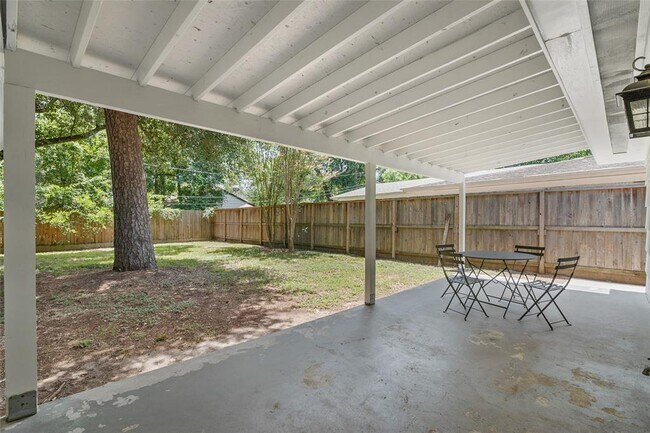 Building Photo - 6023 Pineshade Ln