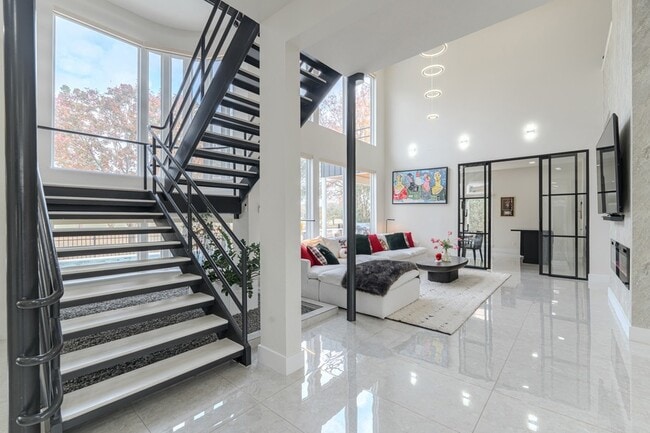 Building Photo - 6510 Sussex Ct