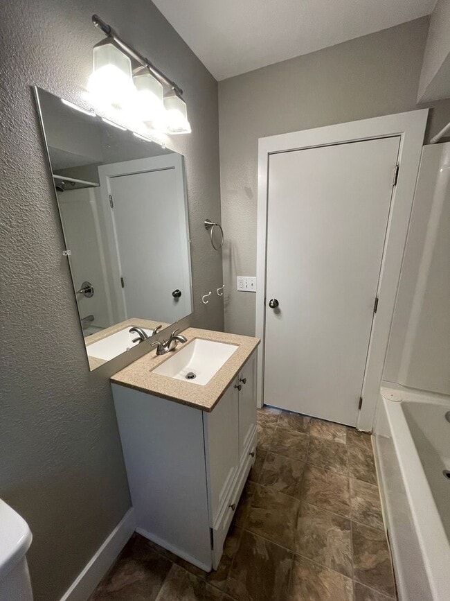 Building Photo - 1106 Titus Ave