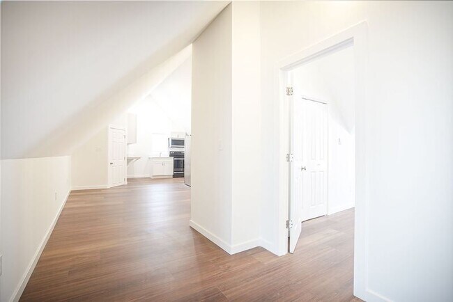 Building Photo - 42 E School St