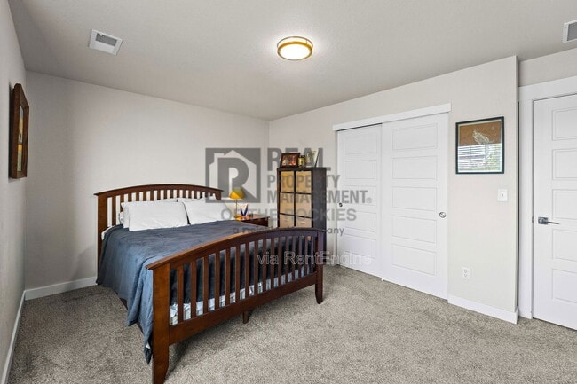 Building Photo - 218 E Chestnut St