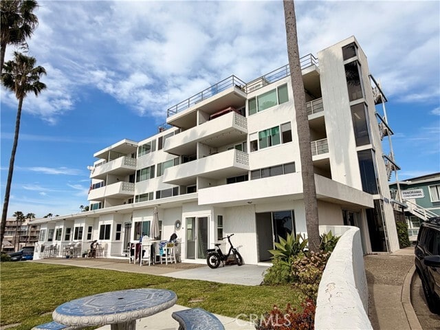 Building Photo - 420 Monterey Ln