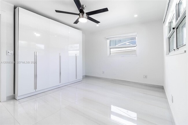 Building Photo - 4530 SW 34th Dr