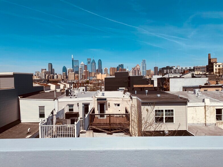 Skyline view from rooftop deck - 1525 Manton St