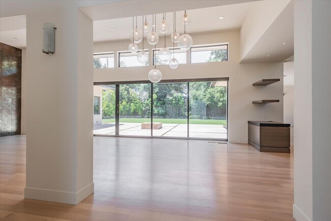 Building Photo - Wow! What a Great Home!