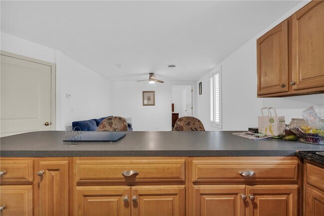 Building Photo - 307 Moore Ave