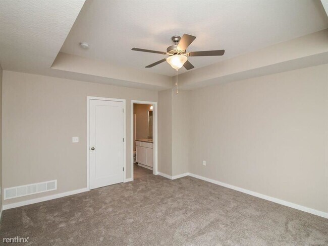 Building Photo - 3 br, 2.5 bath Townhome - Covenant Cove To...