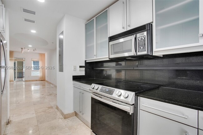 Building Photo - 206 Washington 12
