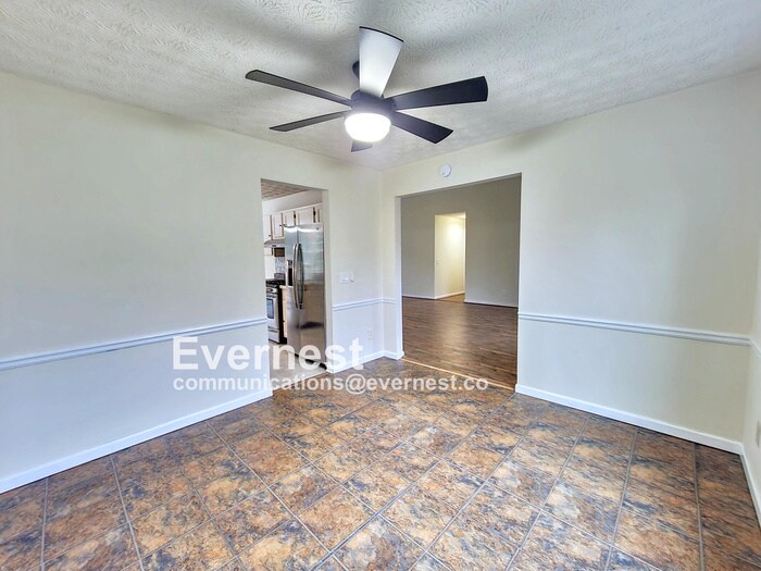 Building Photo - 2047 Arbor Forest Dr SW