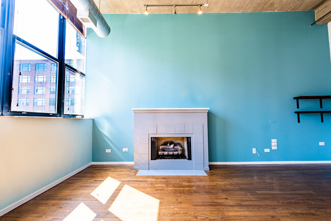 Building Photo - 843 W Adams St