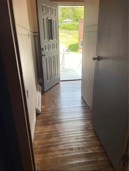 Building Photo - 212 29th St