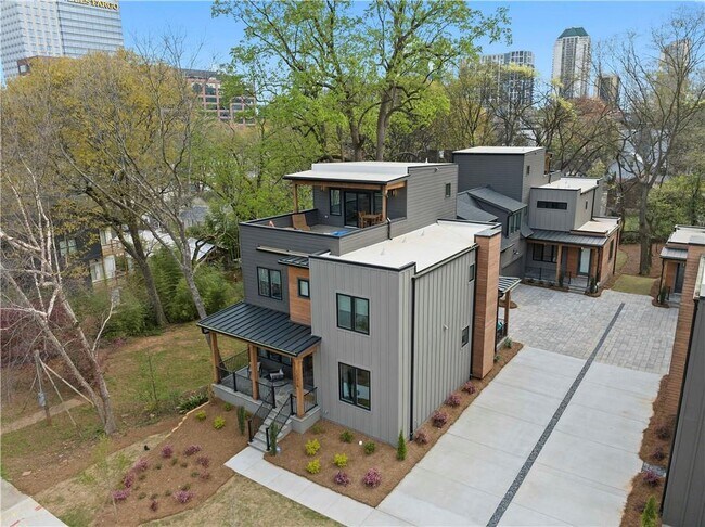 Building Photo - 1231 Holly St NW