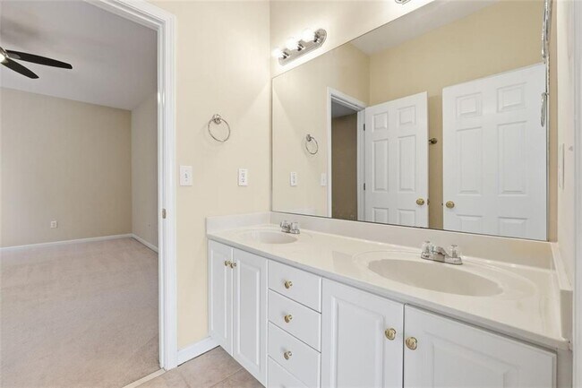 Building Photo - 250 Fieldsborn Ct NE