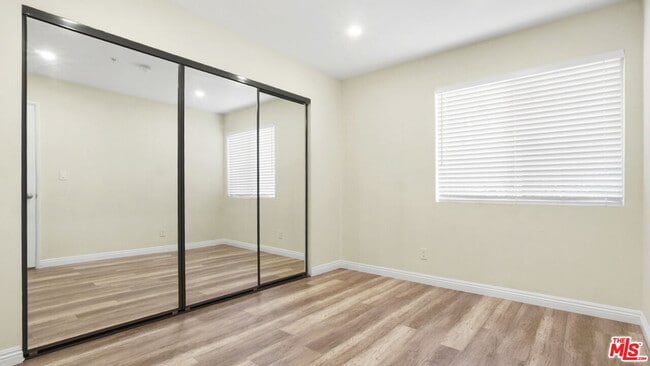 Building Photo - 420 Riverdale Dr