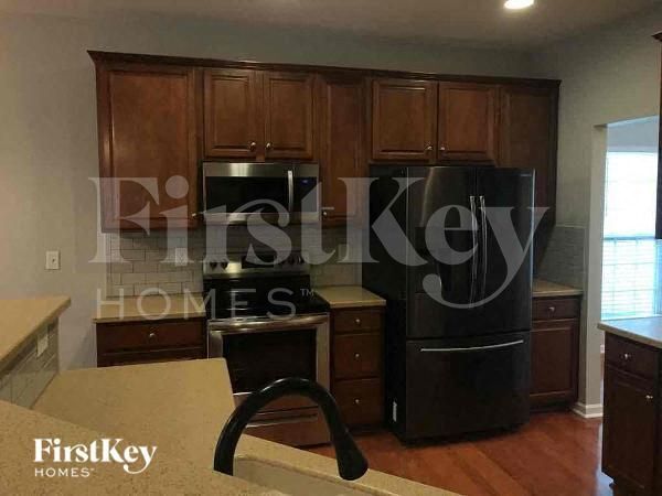 Building Photo - 6004 Springs St