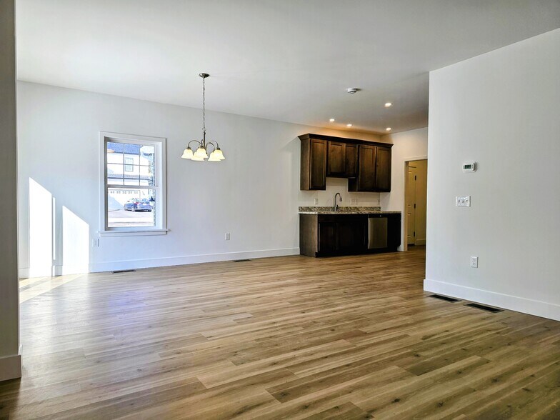 Building Photo - 394 Hensley St