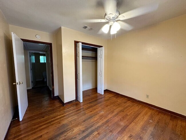 Building Photo - 1725 Airport Dr