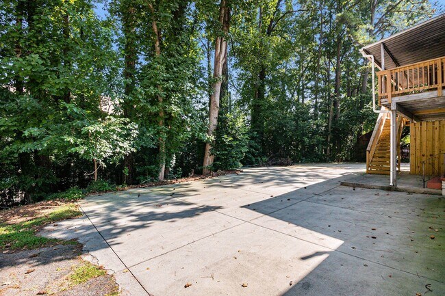 Building Photo - 2364 Peachwood Cir NE