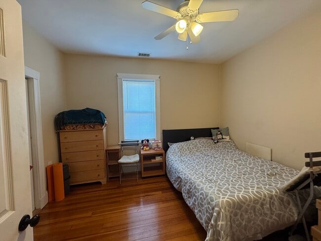 Building Photo - 28 Quirk St