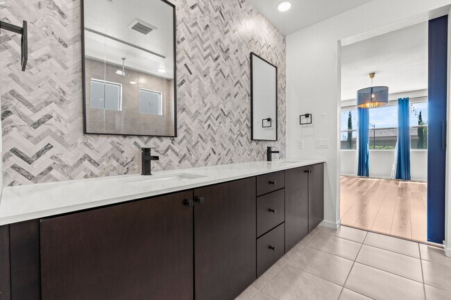 Building Photo - Skye Canyon Pool Home with First-Floor Primary Suite