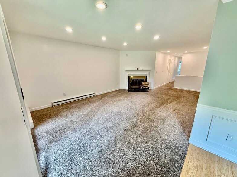 Building Photo - 205 Village Dr