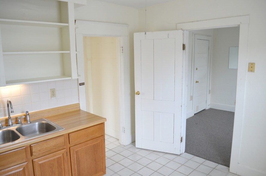 Building Photo - 45 Sunnyside Dr