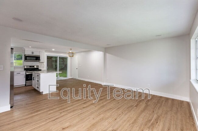 Building Photo - 722 Castro Ln