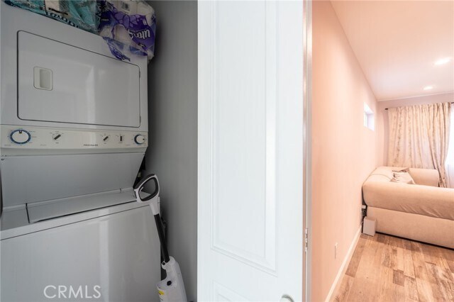 Building Photo - 7647 Amestoy Ave