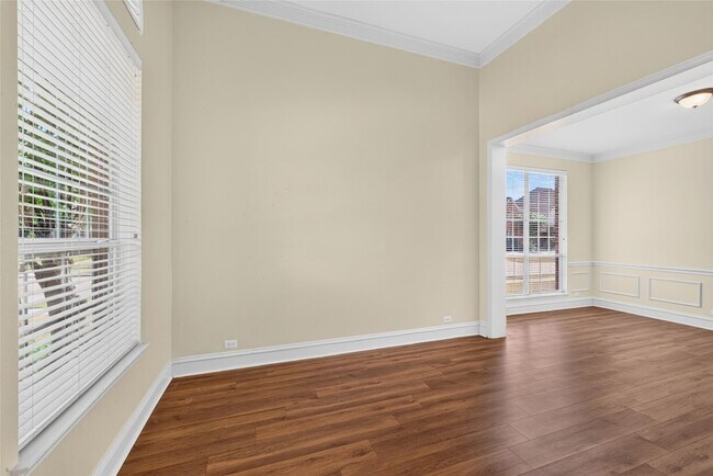 Building Photo - 8701 Mandevilla Dr