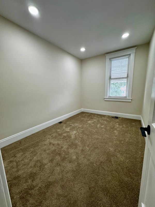 Building Photo - 2613 Chesterfield Ave