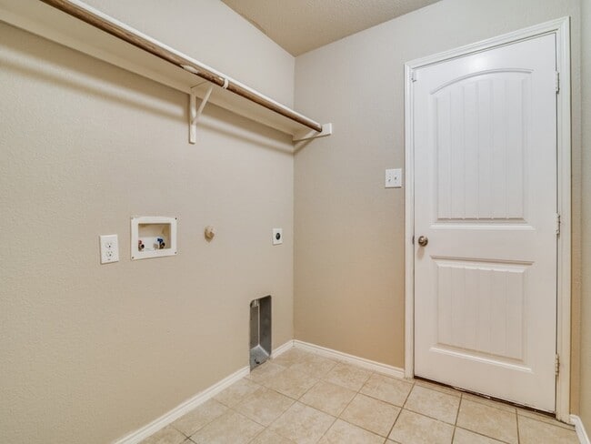Building Photo - 2302 Tombstone Dr