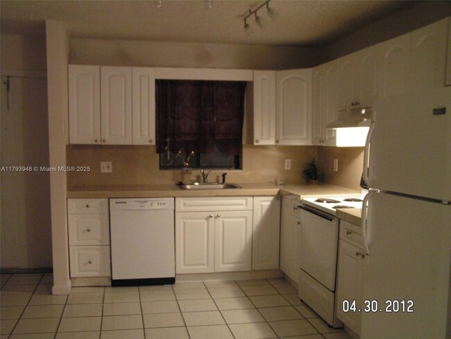 Building Photo - 28155 SW 142nd Ct