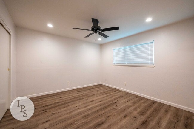 Building Photo - Fresno Eastside Home, 3BR/2BA, Modern Upgr...