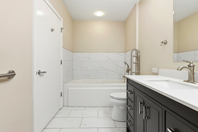 Building Photo - 1322 S Prairie Ave