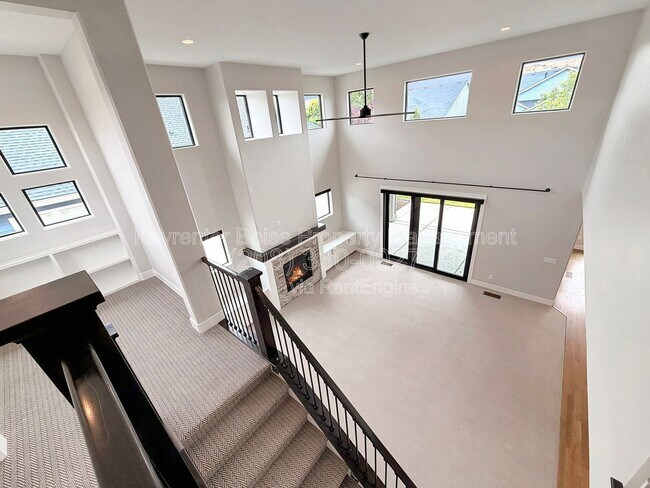 Building Photo - 8343 W Sparks Lake Dr