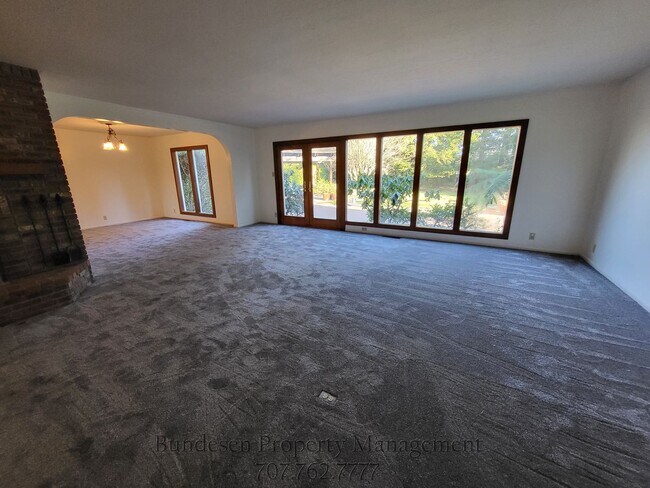 Building Photo - 460 Piezzi Ln