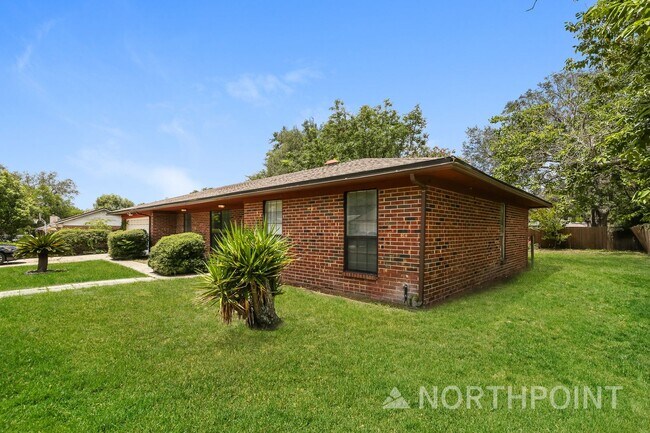 Building Photo - 3 BR/2BA | Newly Renovated Single Family Home | 1-Car Garage Parking | Fenced  backyard