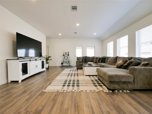 Building Photo - 27230 Henley Rdg Dr