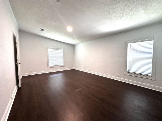 Building Photo - 2325 Salt Creek Trail