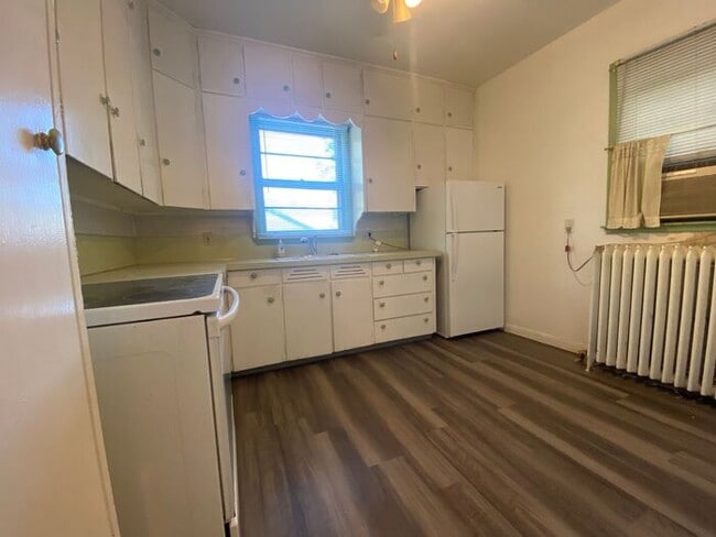 Building Photo - $1,100 | 2 Bedroom, 1 Bathroom 1st Floor Apartment | No Pets | Available for an Immediate Move In!