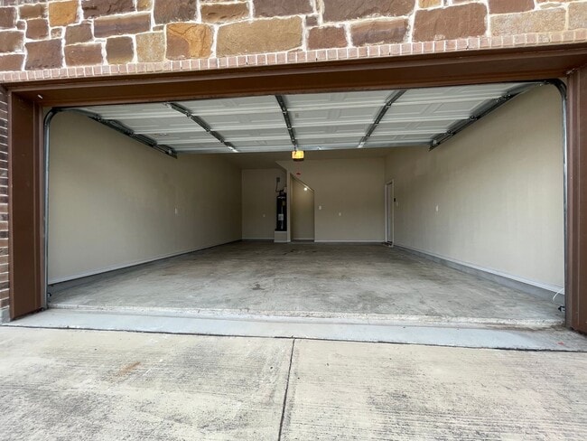 Building Photo - Townhome for rent