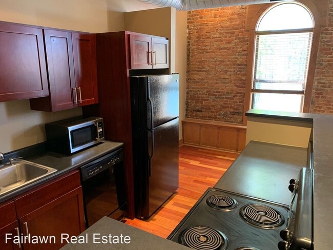 Building Photo - 1 br, 1 bath House - 32 E. Chester St. Apt. B