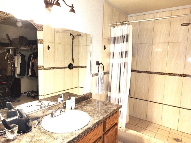 Building Photo - 4 bedroom, 2 bath in Ocotillo subdivision