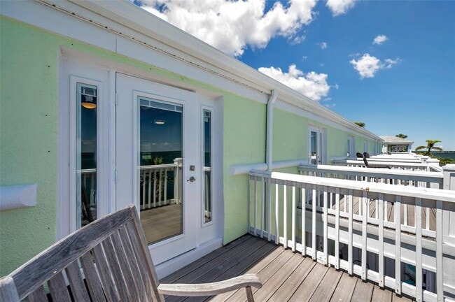 Building Photo - 4768 Coquina Key Dr SE