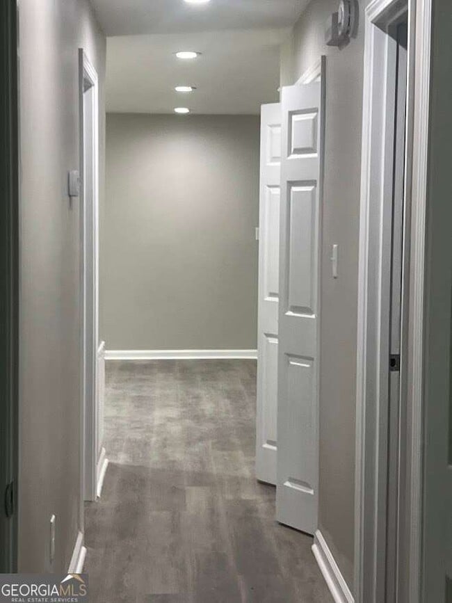 Building Photo - 1996 Chestnut Log Dr