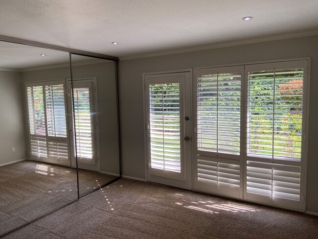 Building Photo - 2 Bed, 1 Bath Townhouse with Detached 2 car garage ready to move in soon!!