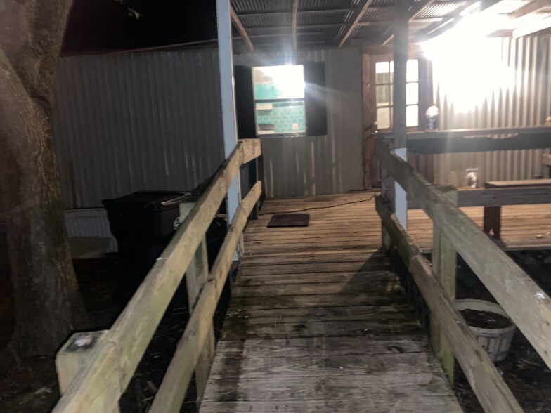 Building Photo - 205 Lick Creek Rd