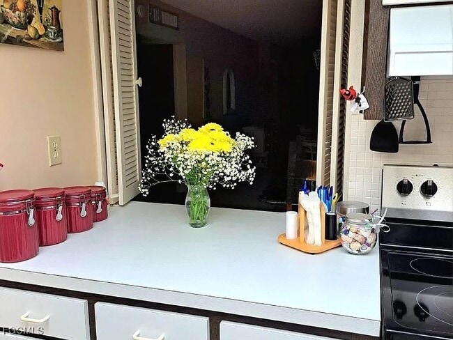 Building Photo - 2264 Winkler Ave