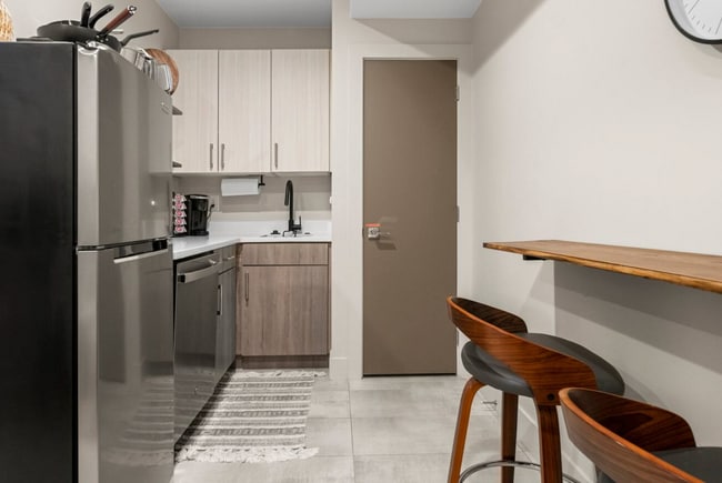 Building Photo - 1348 Zenobia St