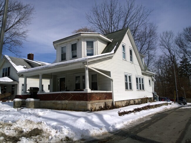Building Photo - 612 N Washington St